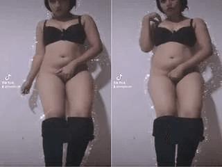 Sexy Desi Girl Showing Her Boobs and Pussy part 5