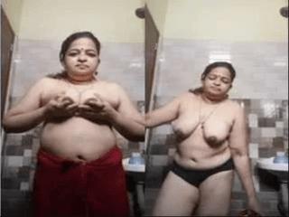 mallu Bhabhi Showing her Nude Body
