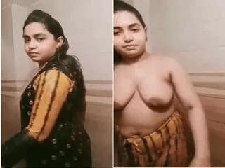 Sexy Bangla Girl Bathing