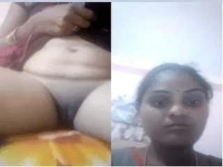 Desi Girl Showing Her Pussy