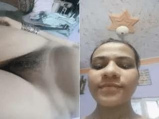 Cute Desi Girl Record Her Nude Selfie
