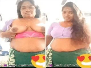 Tamil Bhabhi Showing her Boobs