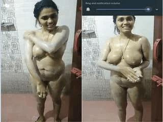 Sexy Desi Girl Bathing