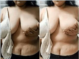 Bhabhi Play With Her Boobs