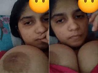 Desi Girl Showing Her Big Boobs