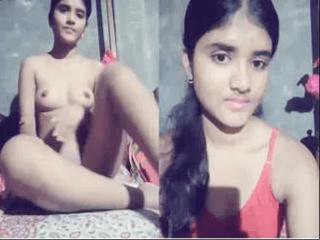 Cute Desi Girl Shows her Boobs