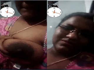 Desi Bhabhi Shows her Big Boobs On Video Call