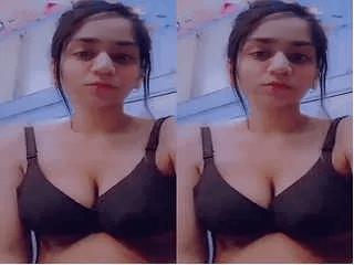 Paki Girl Show Her Boob and Fingering Part 2