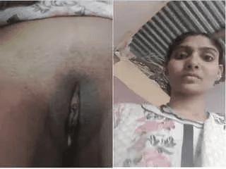 Desi Girl Shows Pussy