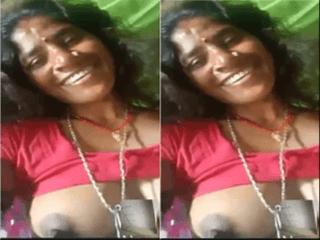 Village Bhabhi Shows Her boobs On vc part 2