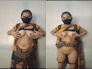 Desi Bhabhi Shows Her Nude Body