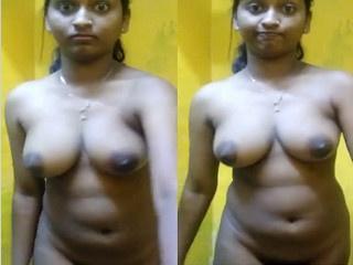 Cute mallu Girl Shows Her Boobs and Pussy
