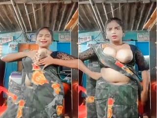 Tamil Girl Shows Her Boobs