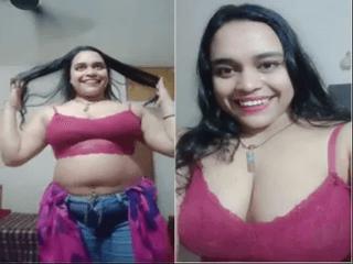 Sexy Desi girl Shows Her Ass Part 1