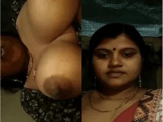 Desi Bhabhi Shows her Boobs and Pussy