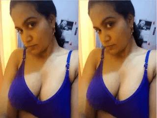 Desi Girl Sucking Her Boobs