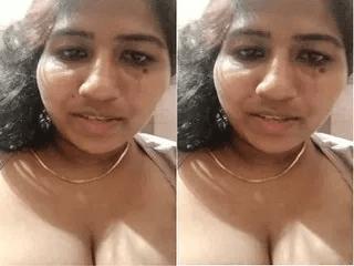 Desi Girl Showing Milky Boobs and Pussy Part 1