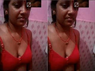 Desi Bhabhi Shows her boob sand Pussy on Video Call Part 3