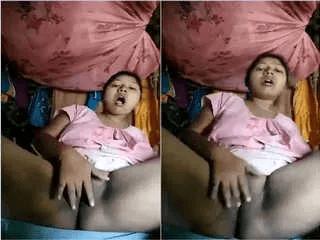 Horny Bangla Bhabhi Fingering