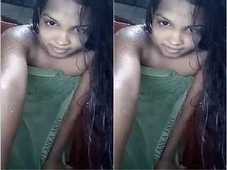 Lankan Girl Shows Her Boobs And Pussy